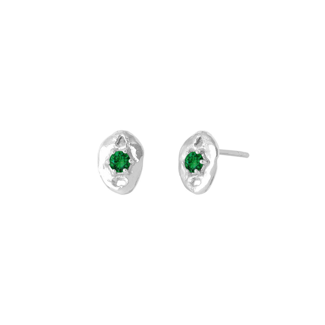 Silfureyrnalokkar með emerald steinum