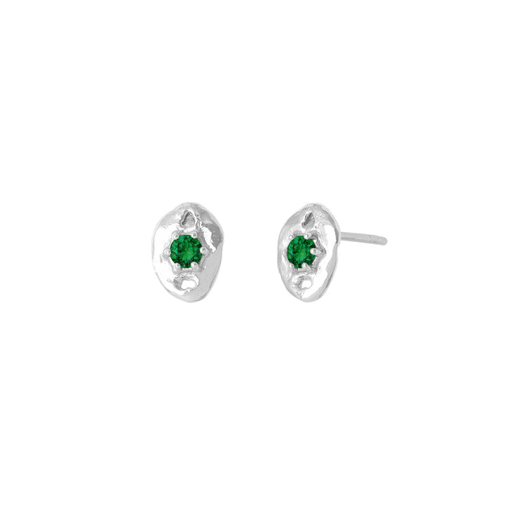 Silfureyrnalokkar með emerald steinum