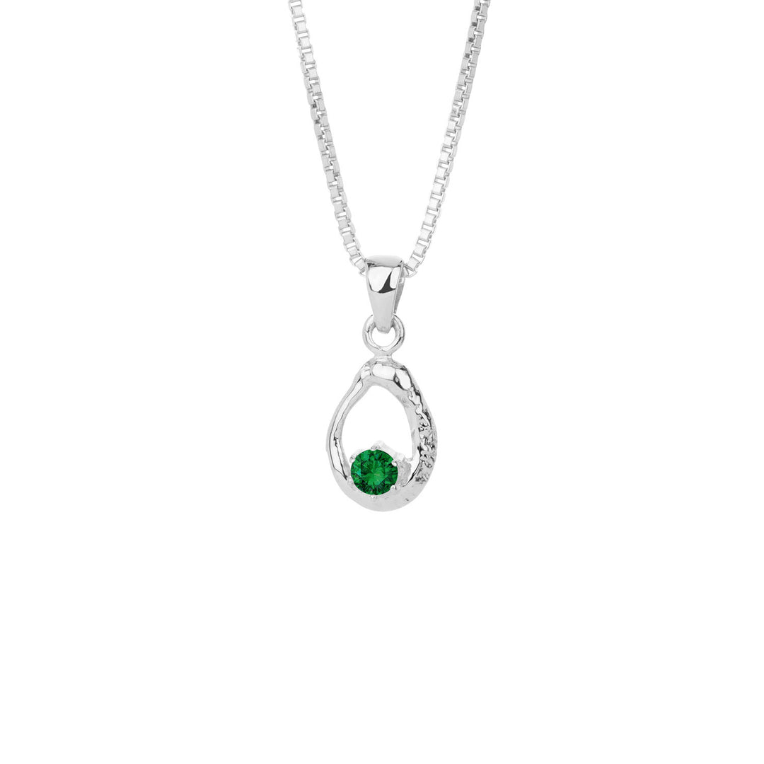Silfurhálsmen með emerald