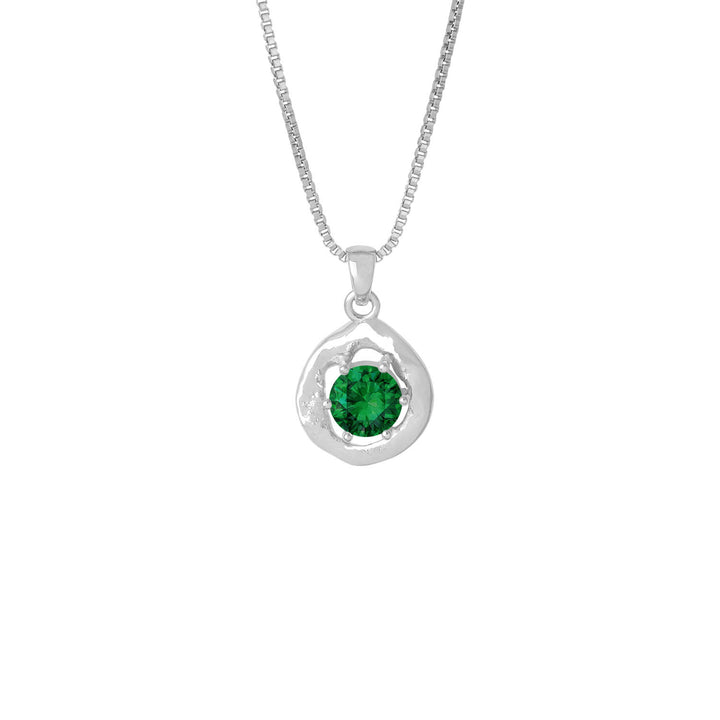 Silfurhálsmen með emerald steini