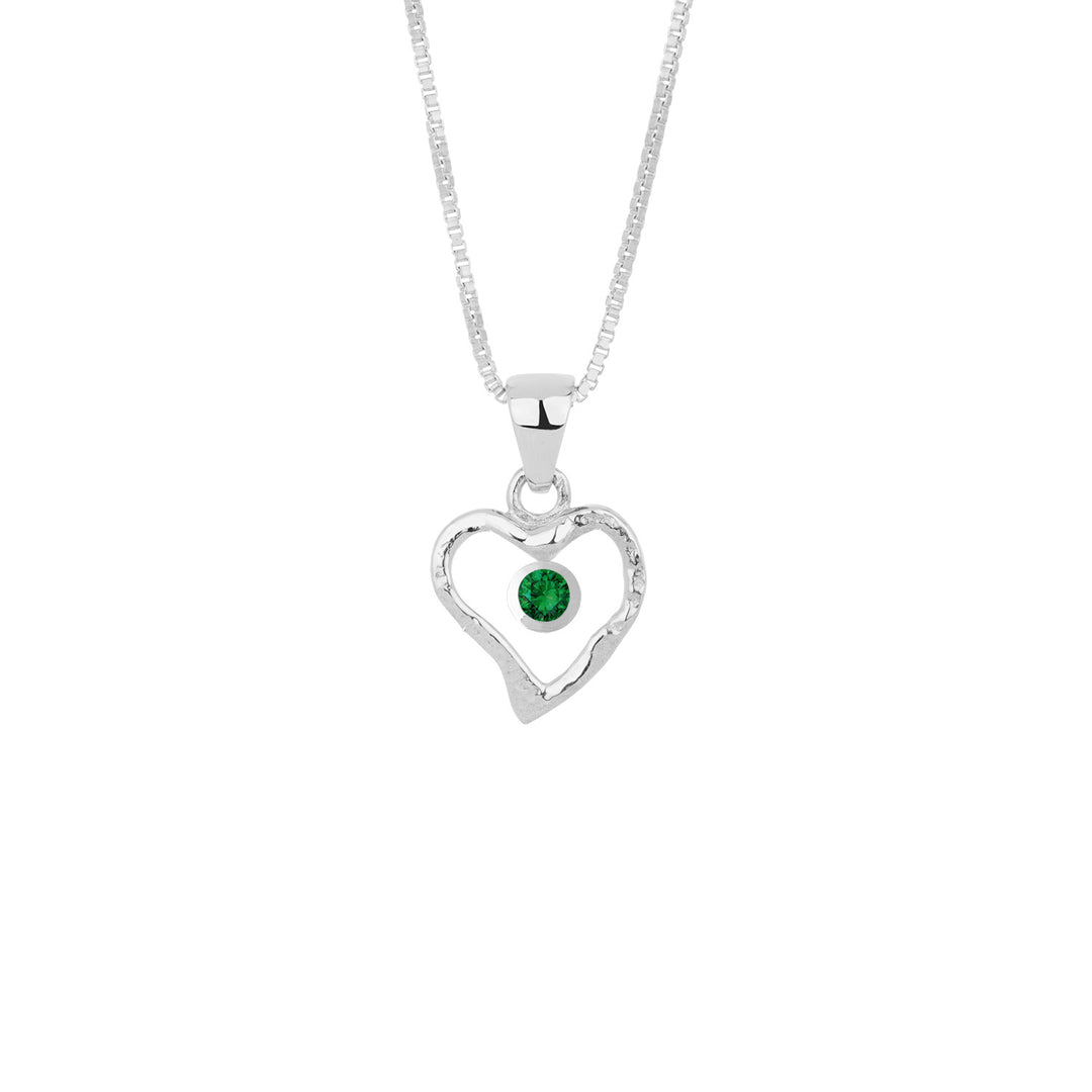 Silfurhjarta með emerald