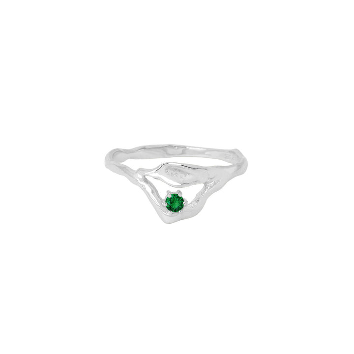 Hvítagullhringur með emerald steini